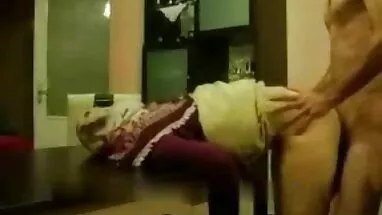 Sara en yeni olgun pornolar Taş Attırma.Yüksük