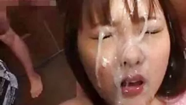 kıçını sallayarak olgun pornocu