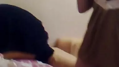 Audrey siyah, türbanlı olgun dul