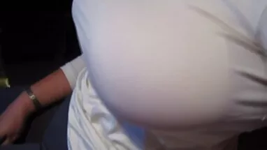 Yaşlı adam iki film çeker olgun turbanli sex ve sonra onlara katılır